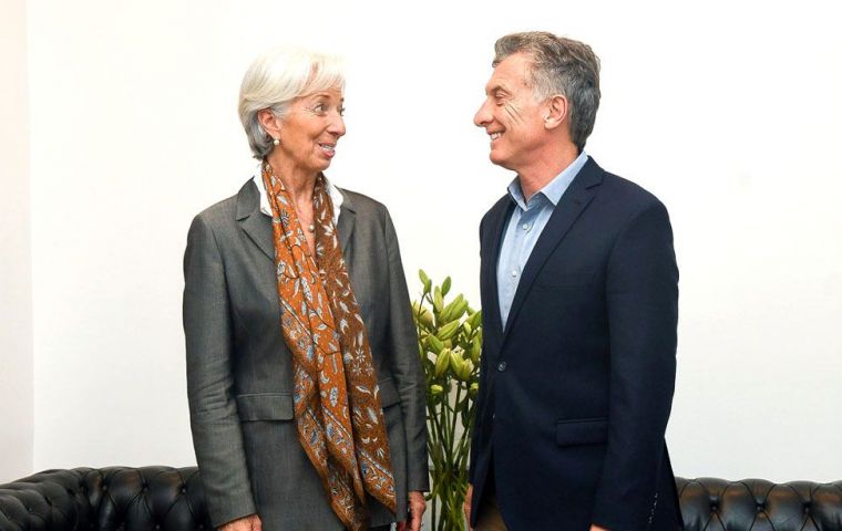 Argentina’s government, led by Mauricio Macri, has slashed its fiscal deficit, aiming to balance the budget this year, excluding interest payments and some capital and social spending approved by the 