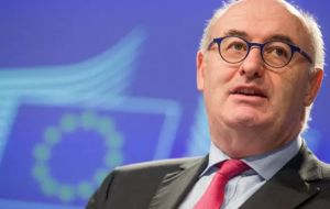 Phil Hogan, Commissioner for Agriculture described the agreement as a fair and balanced, with opportunities and benefits on both sides, including for EU farmers