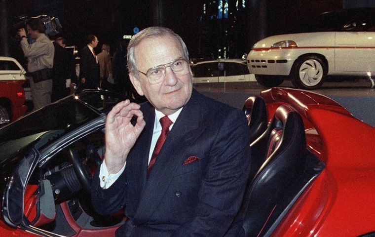 Iacocca is also remembered for his appearances in Chrysler ads in the US, pointing at viewers and telling them: “If you find a better car, buy it!” 