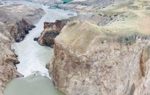 It created a waterfall which is preventing millions of chinook, steelhead, coho and sockey salmon from swimming upstream to their habitual spawning grounds.