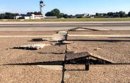 Hannover's airport was temporarily closed due to cracks in the tarmac.
