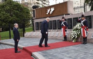 Johnson paid homage to all combatants fallen during the 1982 South Atlantic conflict, at the Malvinas war monument in downtown Buenos Aires