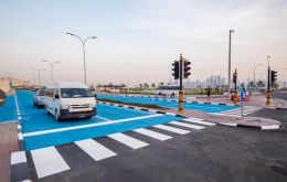 Doha engineers believe that painting asphalt will help reduce its temperature by 15-20 degrees, as well as increase the service life of the coating.