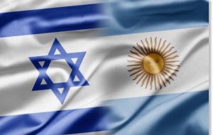 Argentine Zionist Organization stated the “paradox” that Kirchner used the example of Israeli oranges, while being a “promoter of the cover-up MoU with Iran”