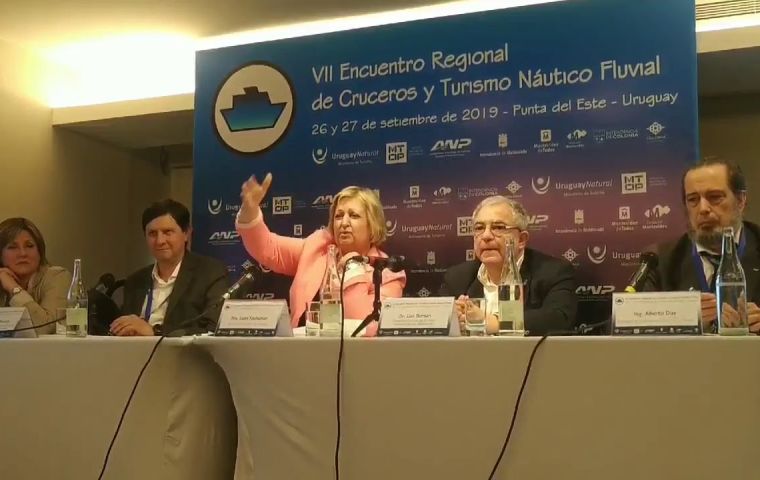 Minister Liliam Kechichian making the announcement at a cruise conference in Punta del Este 