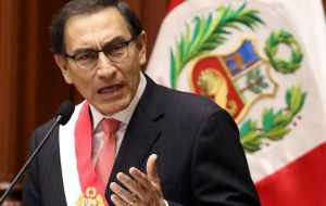 President Martín Vizcarra on Monday dissolved Congress, but opposition MPs suspended him and swore in Ms Aráoz