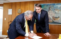 President Jair Bolsonaro posted on Facebook a photo of the minister as he signed the document