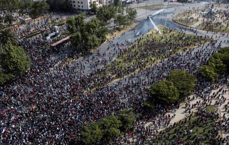  It's the worst violence to hit Chile since the country returned to democracy after the 1973-1990 Pinochet dictatorship. Some 20,000 troops have been deployed