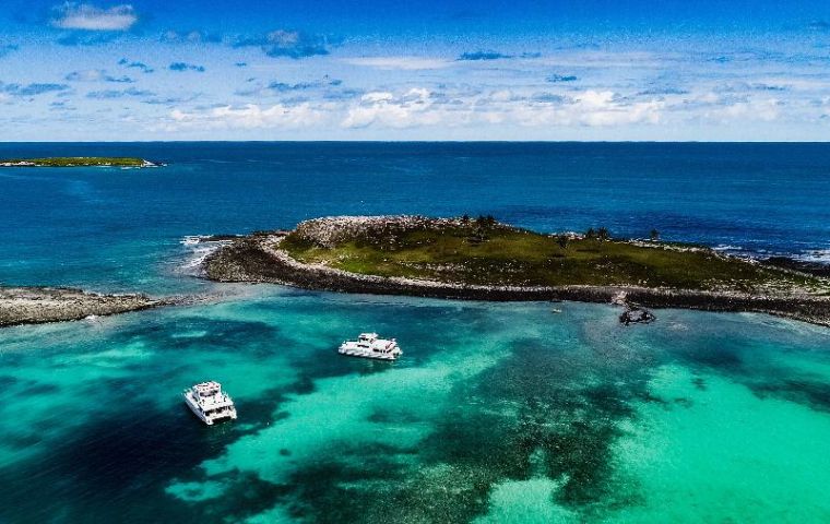  Marine biologists warn that the thick sludge of crude oil would have a devastating impact on the five small islands of Abrolhos with its unique marine life