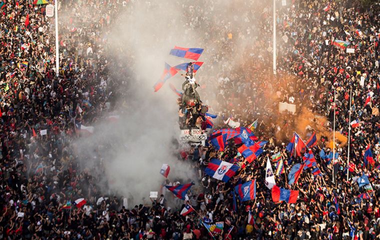 From yellow-jackets in France, down to the protesters in the streets of Chile, Lebanon and Hong Kong today, the majority are still non-violent