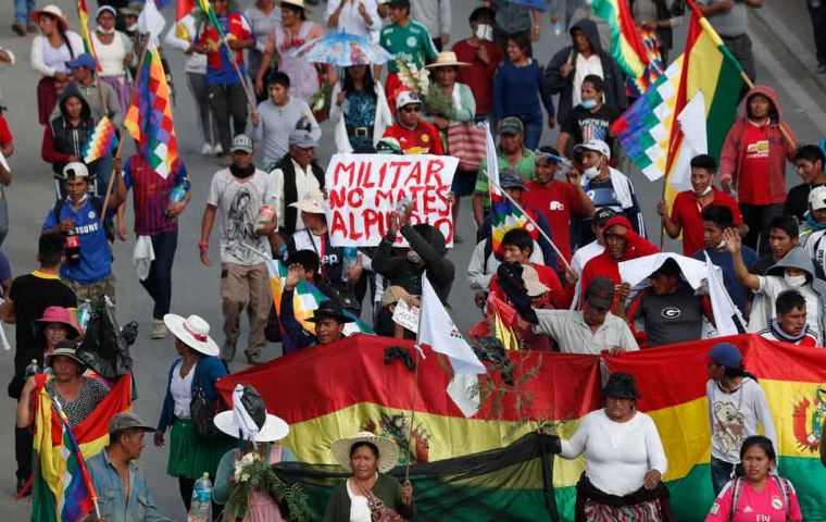 The document urges all political and civil actors in Bolivia, including all authorities, civil, military and security forces, and the general public, to immediately cease from violence