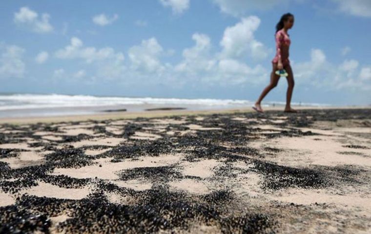  A small quantity of oil was found far from the region's most famous beaches, in the sand in the town of Sao Joao da Barra, as the spill moves southward.