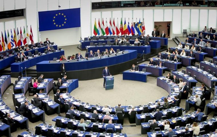 The European Parliament voted by 457-140, with 71 abstentions, in favor of a plan to allow U.S. farmers a larger share of an existing 45,000 tonne quota from 2020.