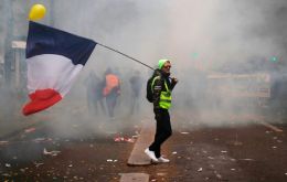 The outcome of the strike depends on who blinks first: the unions who risk losing public support if the disruption goes on for too long, or the government of Macron