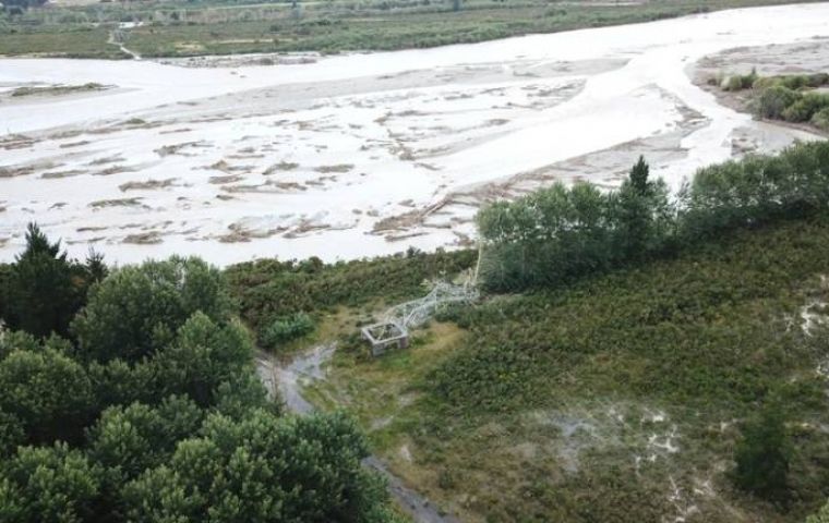 Up to 400mm of rain was dumped on the South Island over 24 hours by a severe weather system that unleashed gale-force winds and 230,000 lightning strikes.