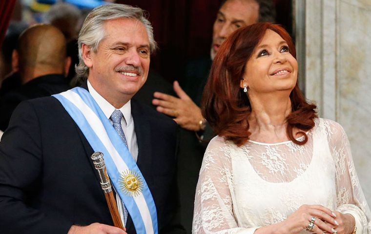 President Fernández, flanked by Vicepresident CFK, admitted “the economy and the social fabric today are in a state of extreme fragility.”