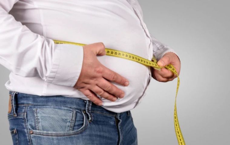 Calculated BMI indicates that 68.9% of males and 62.5% of females are above a healthy weight. 