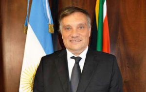 The new approach was outlined by ambassador Javier Figueroa, close associate of Filmus, but it has yet to be approved by chancellor Sola and president Fernandez 