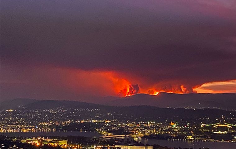 Officials said an uncontrolled fire in the ACT's south, on the doorstep of Canberra, had grown to 185 sq km, almost 8 per cent of the territory's land mass.