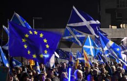 Lawmakers in Edinburgh voted 64-54 for a referendum ”so that the people of Scotland can decide whether they wish it to become an independent country.”
