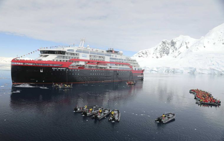 On Wednesday, 19 February 2020 at 4:14 PM Antarctica time, the MS Roald Amundsen reached the ice edge at 70º south.