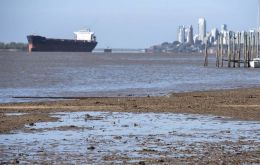 The water level of Parana river at Puerto Rosario is barely one meter and the last time it was below one meter in this region was on January 10, 1989, the report said.