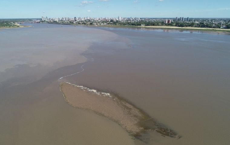 A drought over the southern hemisphere means the river is at its lowest level since 1989, costing Argentina’s crop traders money at a time when the soybean harvest is starting to roll in