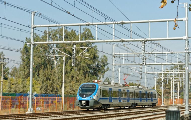 The Santiago to Milipilla line, which will connect to the Santiago metro, will have 11 stations and three lines, one of which will be devoted to freight transport.