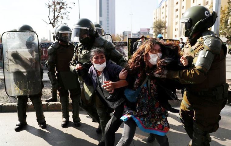 Similar incidents were reported in the port city of Valparaiso, 120 kilometers west of Santiago, where journalists were among those detained.