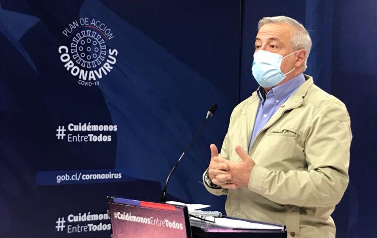 “If we do not win the battle in Santiago, we can lose the war against the coronavirus,” warned Health Minister Jaime Manalich.