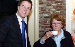Mieke Rutte-Dilling died on May 13, Rutte's office announced. She did not have the coronavirus, but there were COVID-19 infections at the home where she lived.