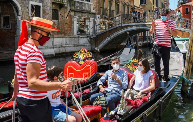 Around the Rialto Canal, visitors pushed their way through the tight alleys, and the famous gondolas 