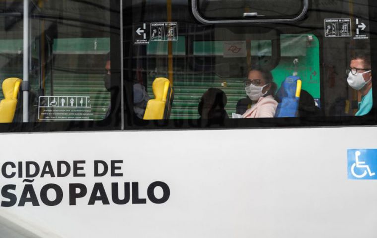 According to statistics agency IBGE, the level of service sector activity in Brazil is now 27% lower than the peak in November 2014. 