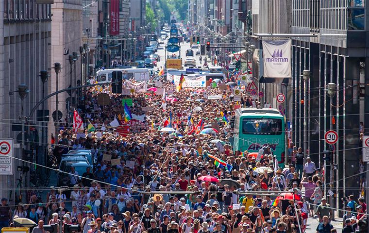 Around 20,000 people took part in the “day of freedom” demonstration, the majority not covering their nose and mouth or respecting social distancing