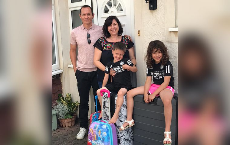 Mrs. Faye O'Connor and family in Montevideo 