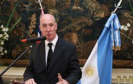 “We are very pleased with this announcement from the Argentine government to begin production of the vaccine is being developed by the University of Oxford and the British laboratory AstraZeneca”
