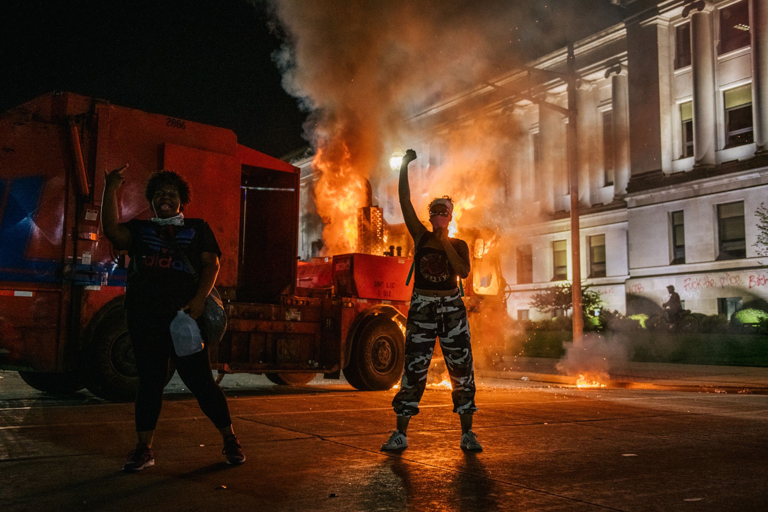 Arson and riots in main US cities as Wisconsin police shoot a black man in  the back — MercoPress