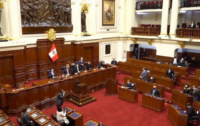 With 106 votes in favor, three against and 15 abstentions, the opposition-dominated chamber gave the go-ahead for Social Security Office (ONP) affiliates to withdraw up to 4,300 soles (US$ 1,200)