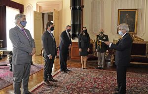 Argentine ambassador Alberto Bautista Iribarne presents his credentials to president Lacalle Pou 
