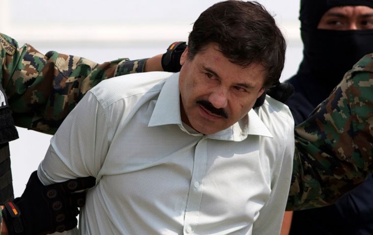 “El Chapo”, as he is known, is kept in isolation, incarcerated in one of the United States' highest security prisons, located in Colorado's mountainous desert.