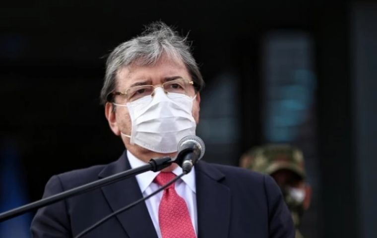 “The national police apologize for any violation of the law or ignorance of regulations by any members of the institution”, Defense Minister Carlos Holmes Trujillo said in a video message.