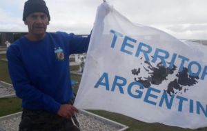 The provocative display of symbols by some visitors to the Falklands has caused alarm and distress in the local community. (Pic: Clarin)