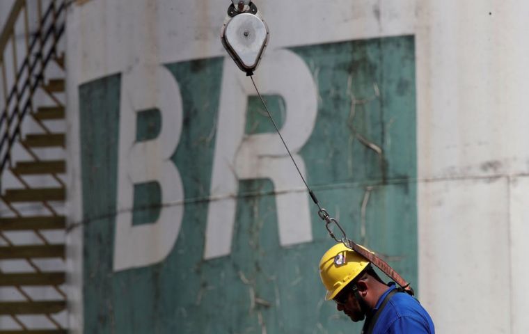Petrobras posted a net loss of US$ 236 million for the period from July to September, well below its losses of US$ 417 million in the second quarter