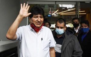 Morales twitted that “the constitution is very clear on the role of the armed forces and Bolivian police: We, as we always have done, will respect them as institutions.” 