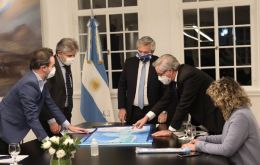 The Council will depend directly from the presidential office, including the foreign minister and Malvinas Secretary