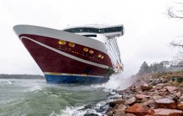 The M/S Viking Grace was sailing Saturday from Stockholm to Turku, when it hit ground just few hundred of meters short of the passenger terminal at Mariehamn