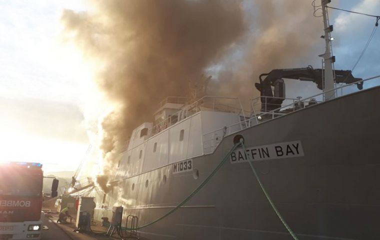 The “Baffin Bay” on fire in Vigo port