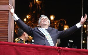 “Uruguayans, celebrate, Uruguayans, celebrate”, was his famous message to the crown on the night of victory, November 2004. 