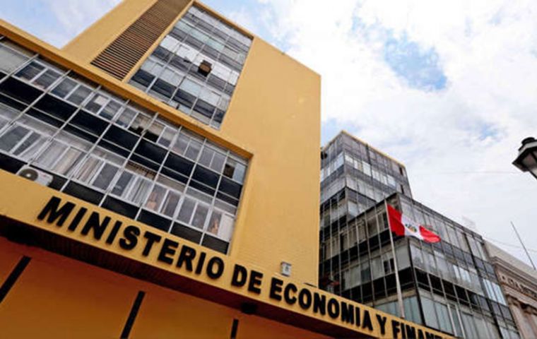 Peru launched the sale of US$ 1bn of century bonds, in addition to US$ 2bn of notes set to mature in 2060 and another US$ 1bn of 12-year bonds