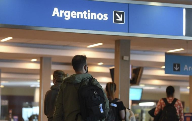 The new variant was detected in a traveler who arrived asymptomatic in Argentina from Germany at the end of December 2020, 